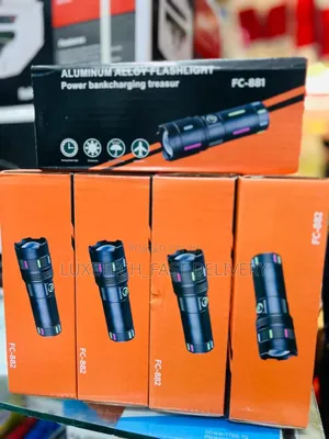 Super Bright Rechargeable Led Torch/Flashlight
