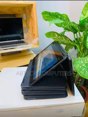 Laptop Lenovo 300e 4GB Intel SSD 128GB
