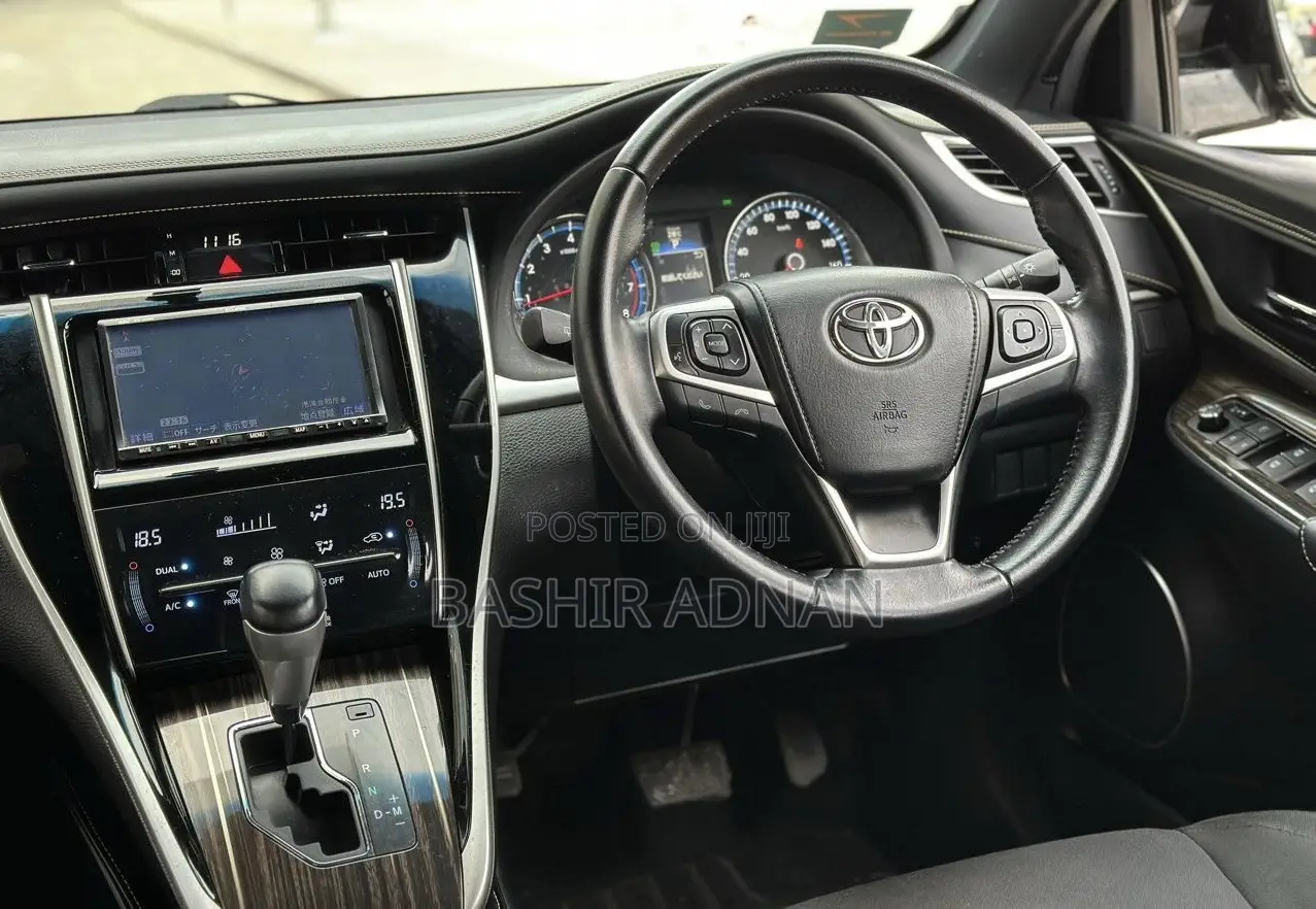 Toyota Harrier 2.0 2016 Black