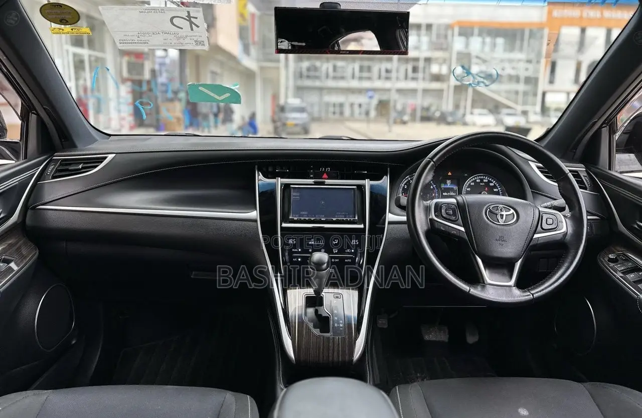 Toyota Harrier 2.0 2016 Black