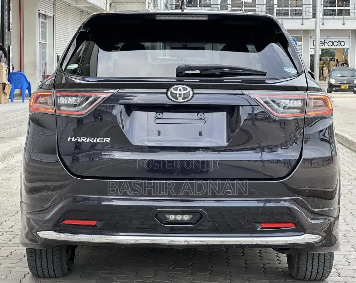 Toyota Harrier 2.0 2016 Black