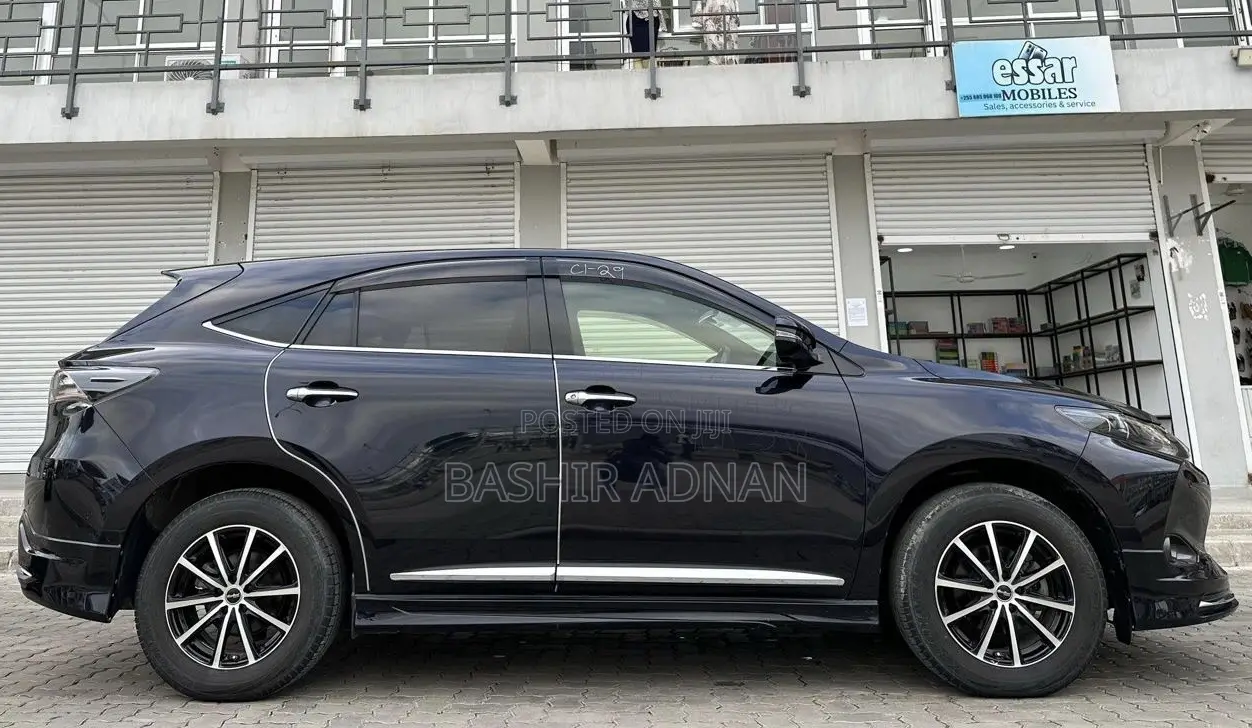 Toyota Harrier 2.0 2016 Black