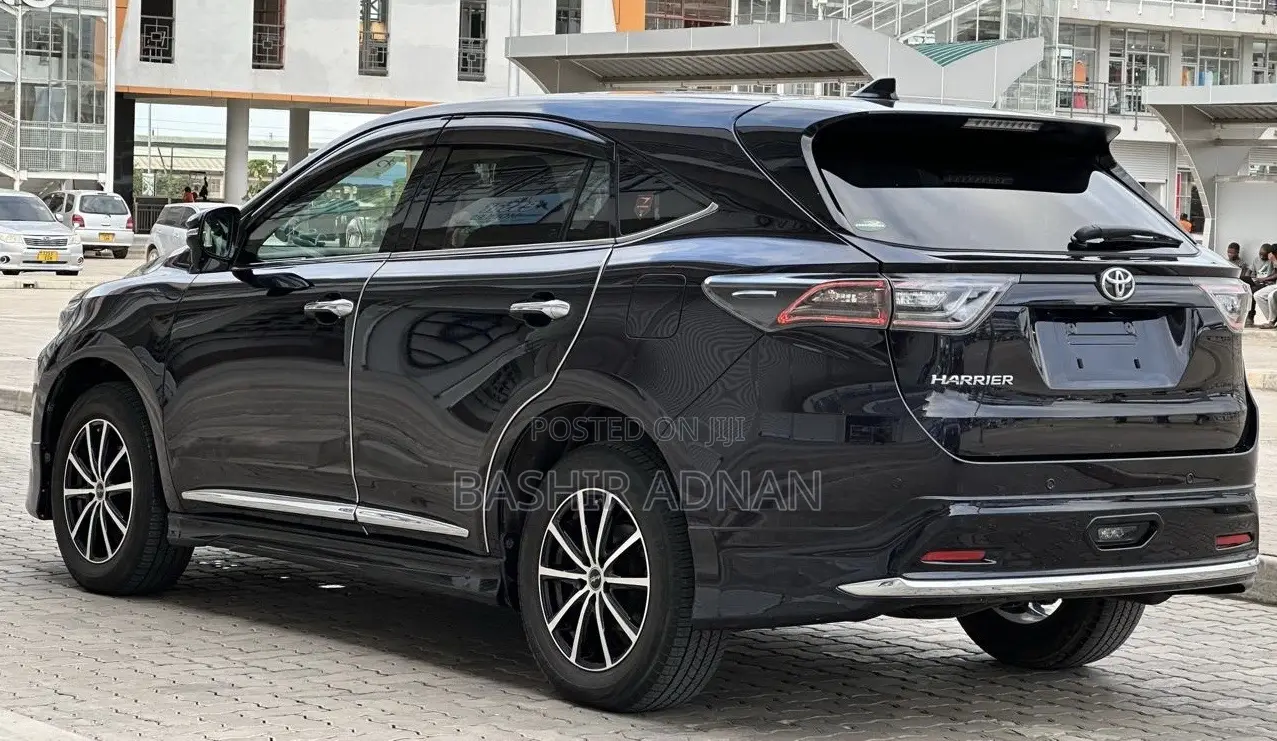 Toyota Harrier 2.0 2016 Black