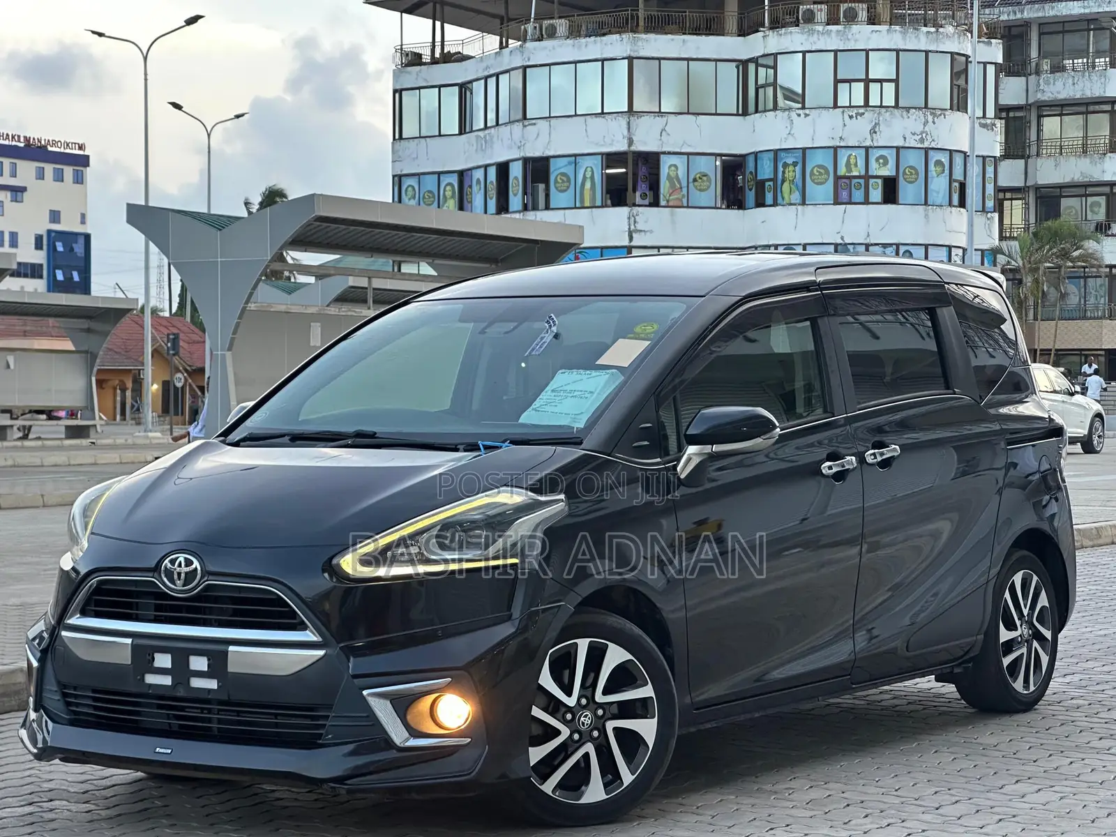 Toyota Sienta 1.5 FWD 2015 Black