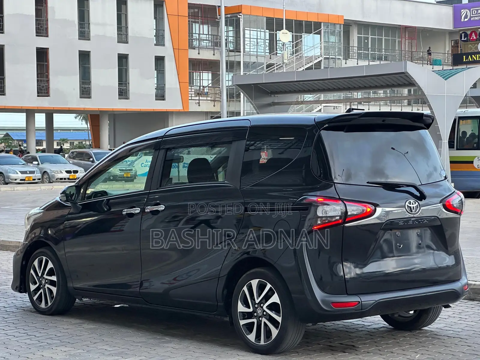 Toyota Sienta 1.5 FWD 2015 Black