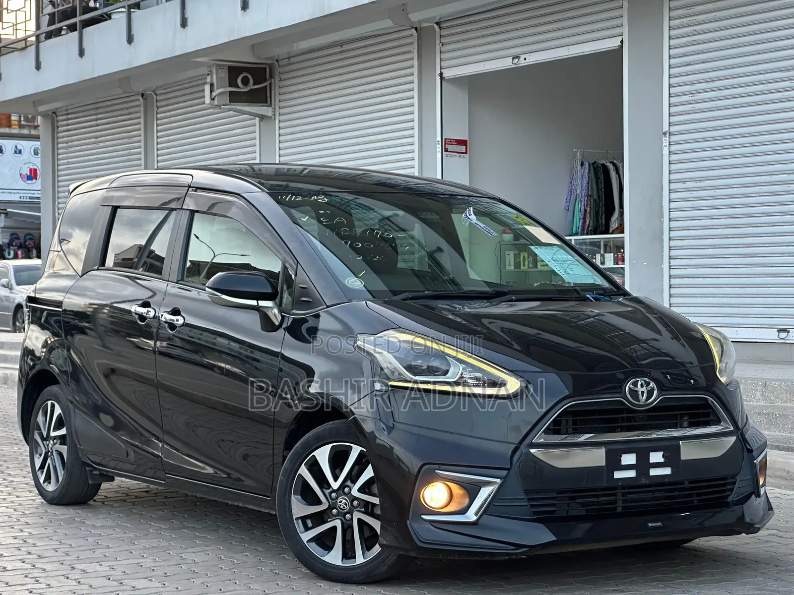 Toyota Sienta 1.5 FWD 2015 Black