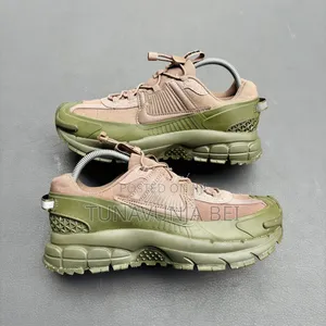 Nike Vomero Roam Sneakers