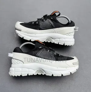 Nike Vomero Roam Sneakers
