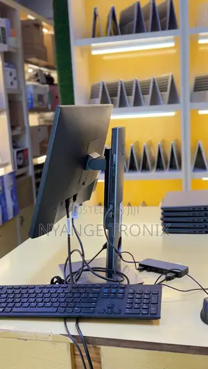 Desktop Computer Dell OptiPlex 7070 16GB Intel Core I7 SSD 256GB