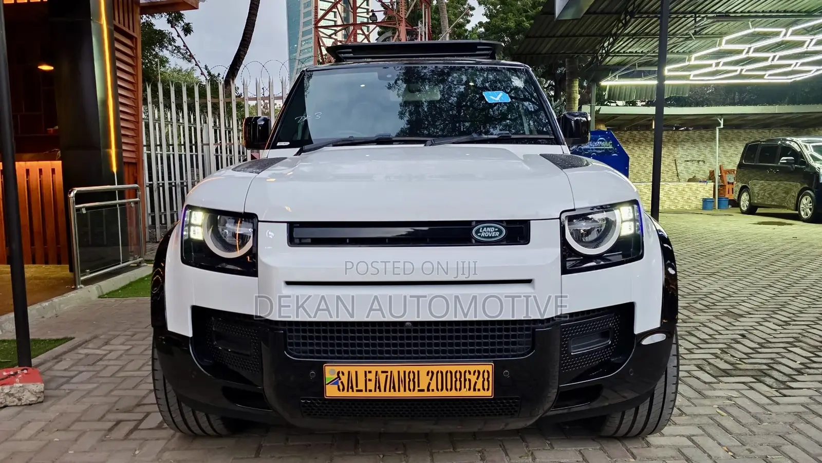 Land Rover Defender X-Dynamic SE 2023 White