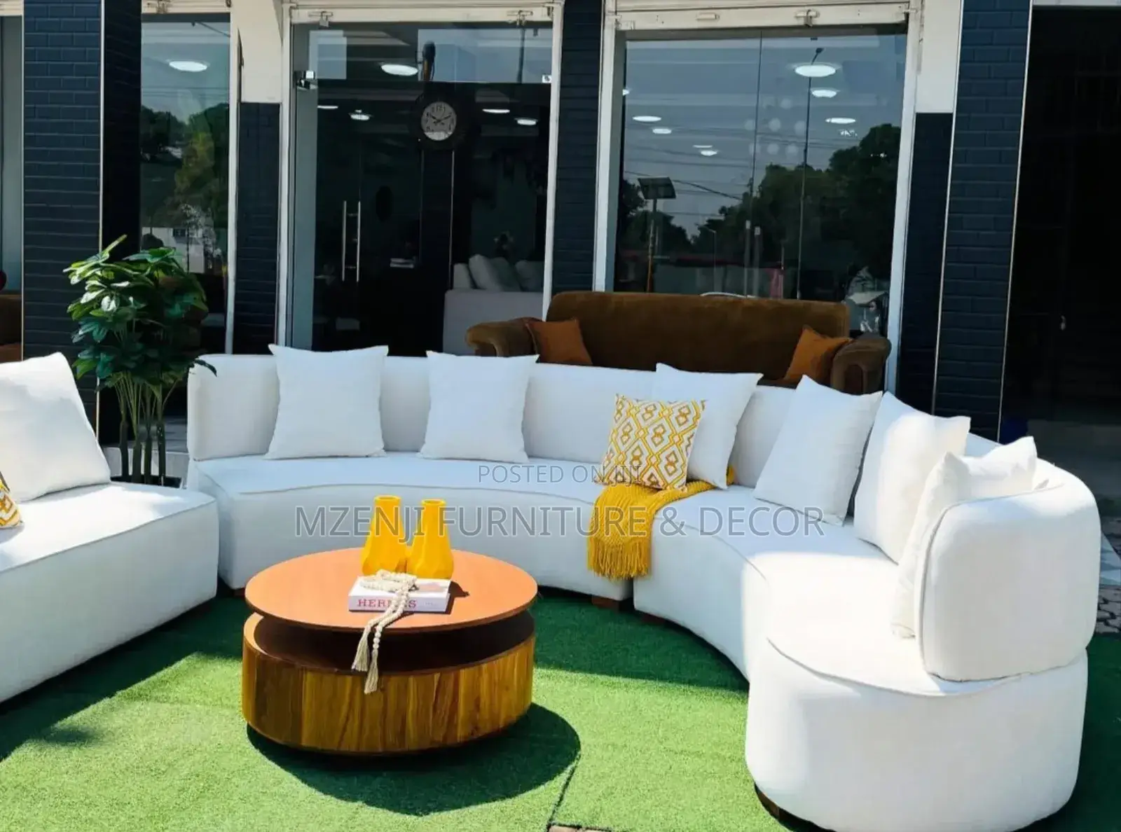 Sofa Set Round Shaped White in Color