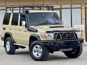 Toyota Land Cruiser 4.5 V8 DLX 2013 Beige