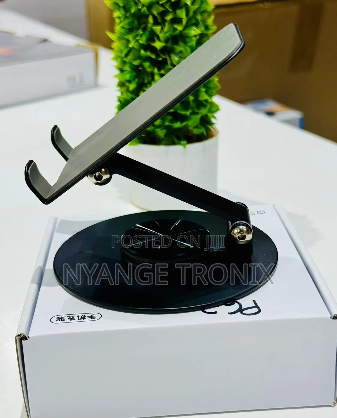 P62 Phone Stand