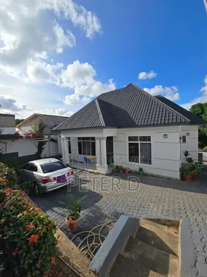 5bdrm Maisonette in Goba for sale