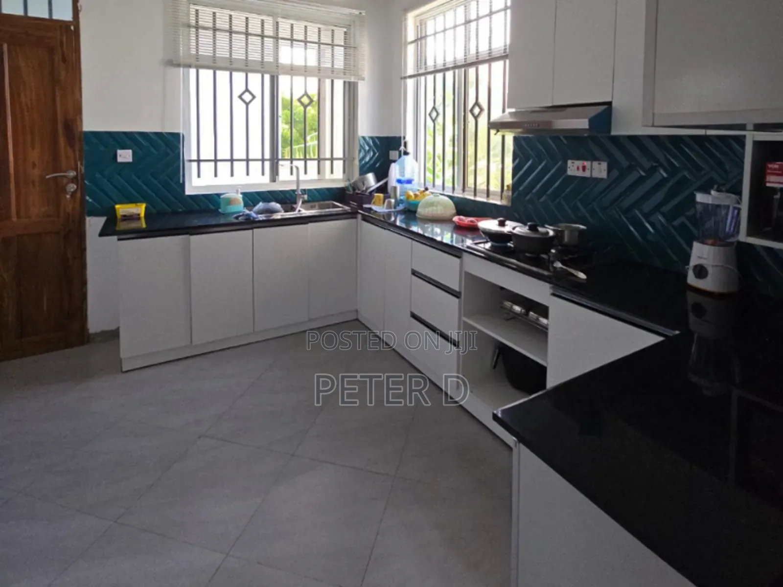 5bdrm Maisonette in Goba for sale