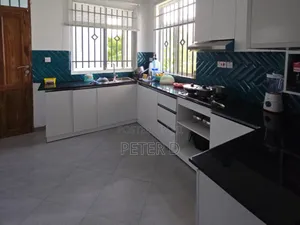 5bdrm Maisonette in Goba for sale