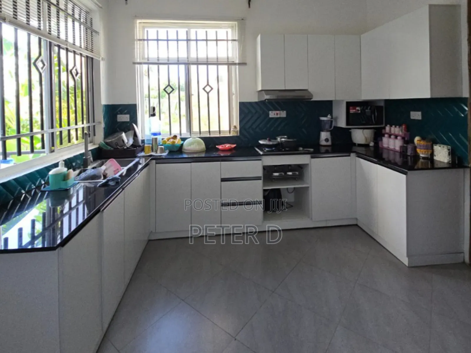5bdrm Maisonette in Goba for sale