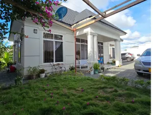 5bdrm Maisonette in Goba for sale