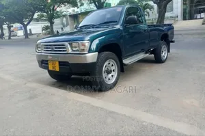 Toyota Hilux 2001 Green