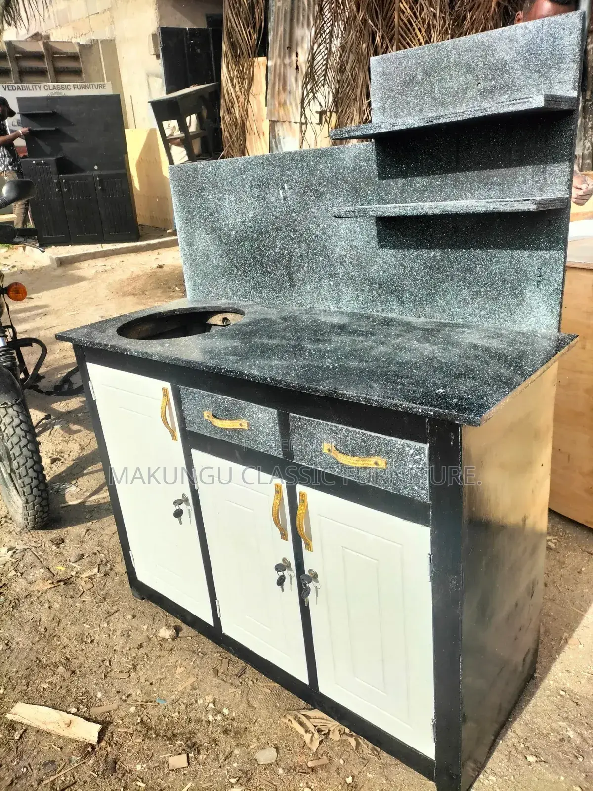 Kitchen Cabinet Milango Miwili Na Milango Mitatu