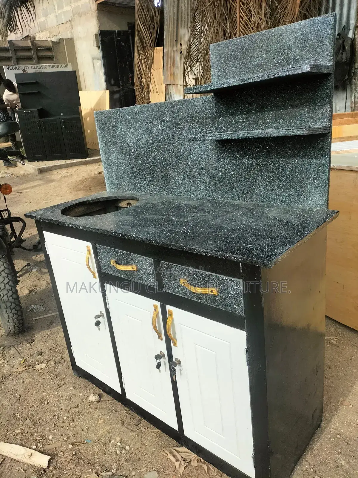 Kitchen Cabinet Milango Miwili Na Milango Mitatu