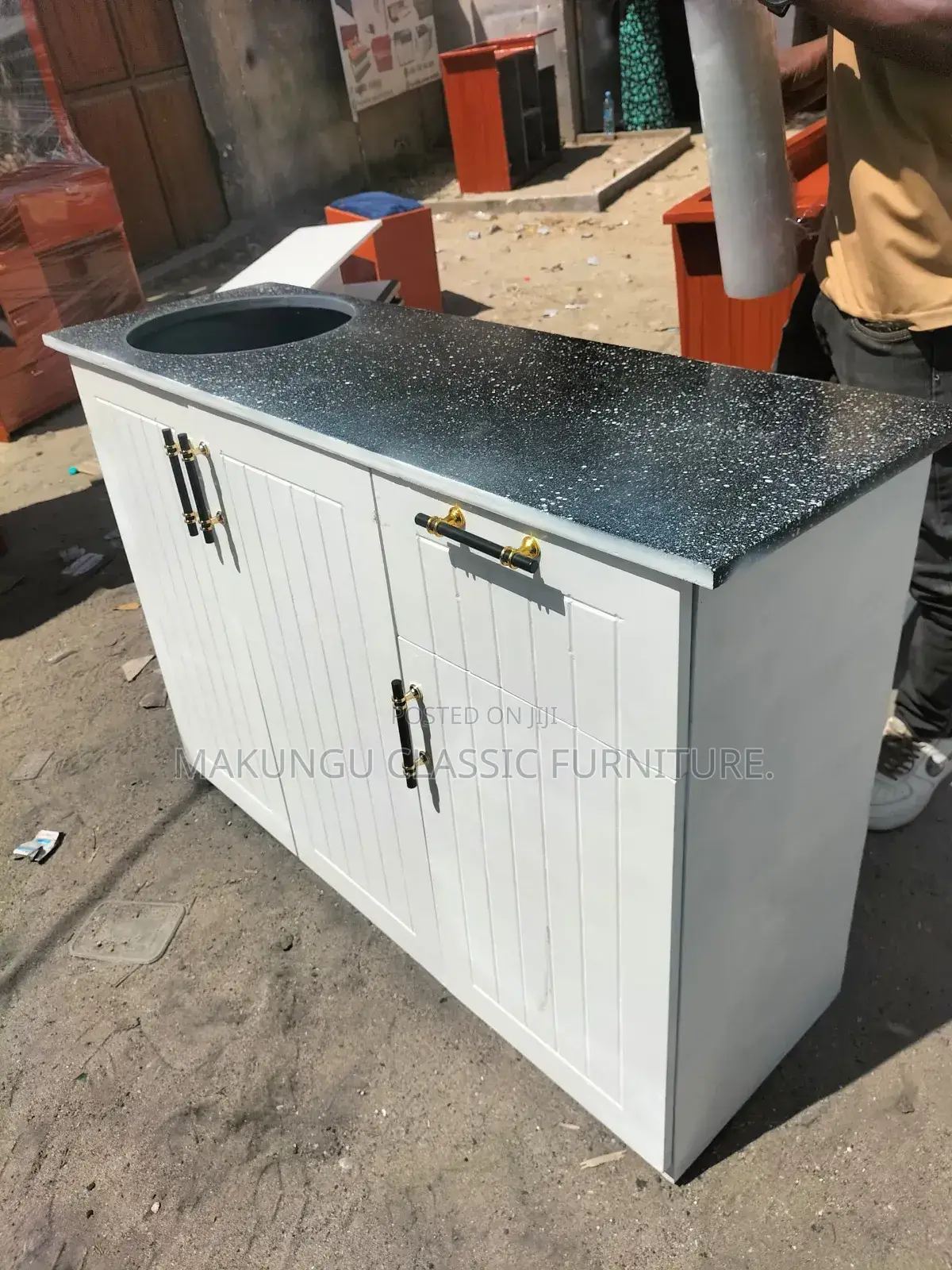 Kitchen Cabinet Milango Miwili Na Milango Mitatu