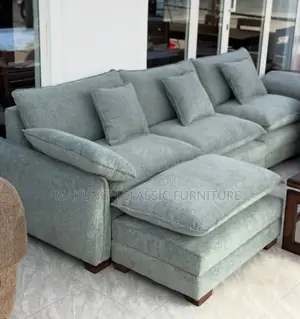 Sofa Seats 4 Na Mito Yake