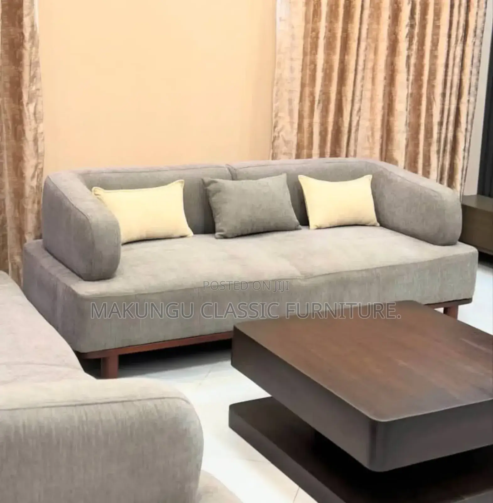 Classic Sofa Seats Mbili