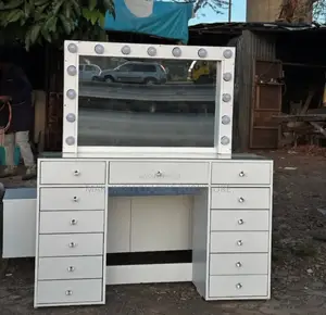Dressing Table With Rectangle Mirror
