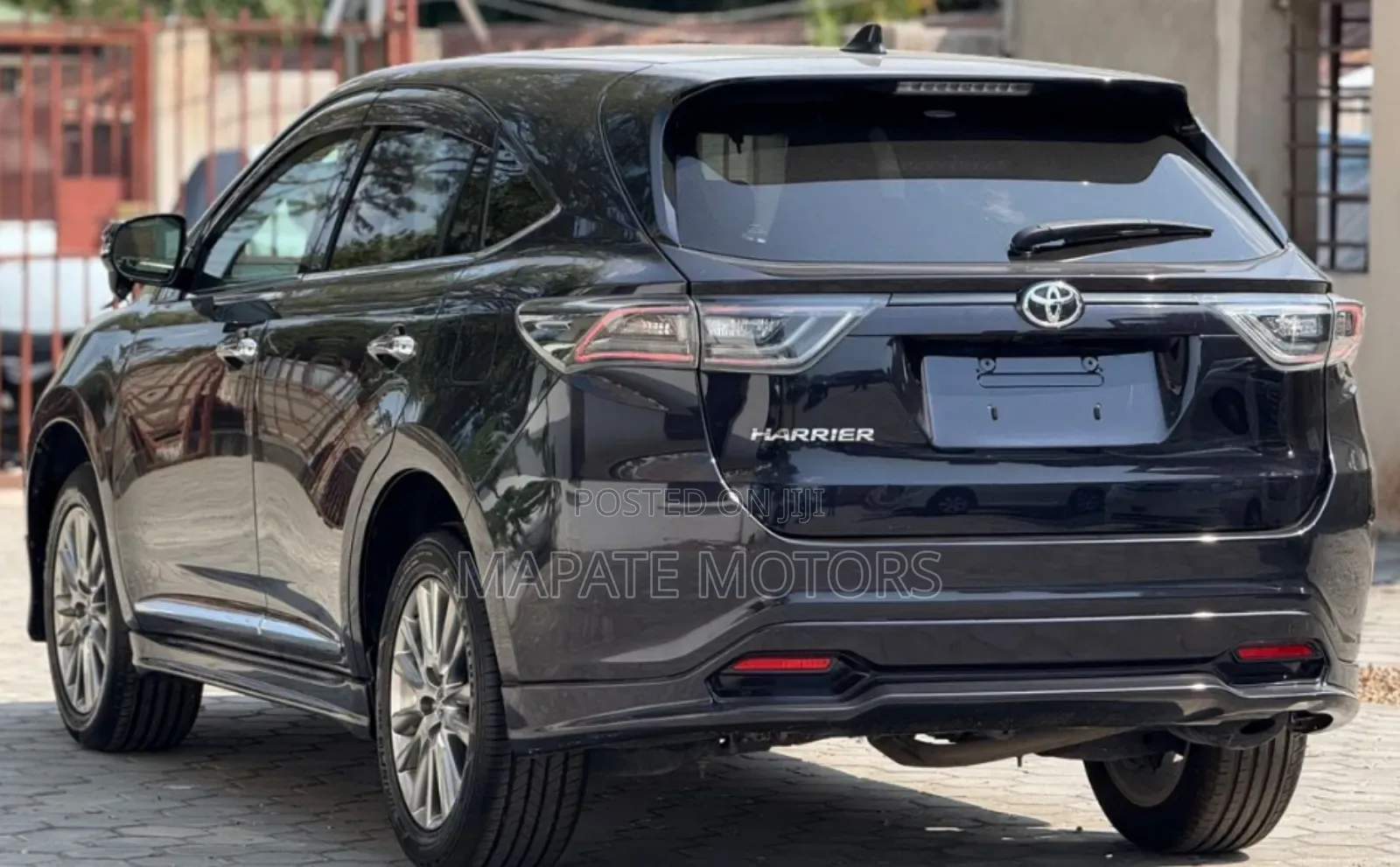 Toyota Harrier 2.0 2015 Black