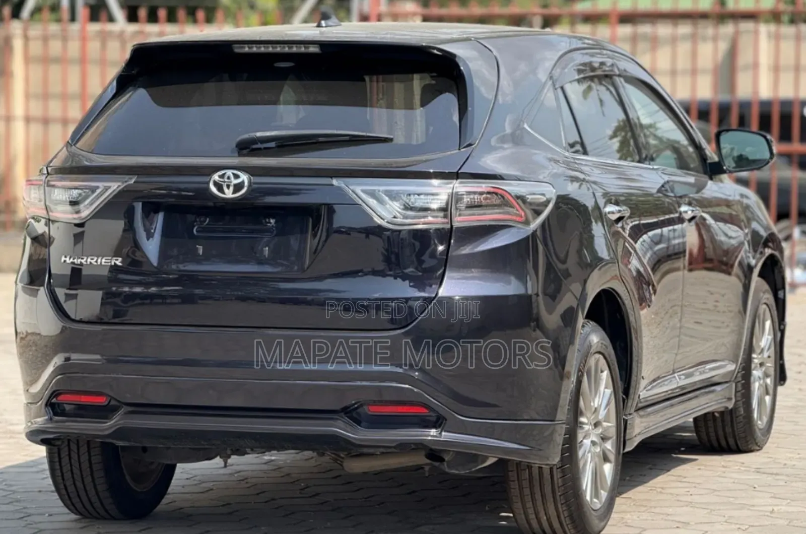 Toyota Harrier 2.0 2015 Black