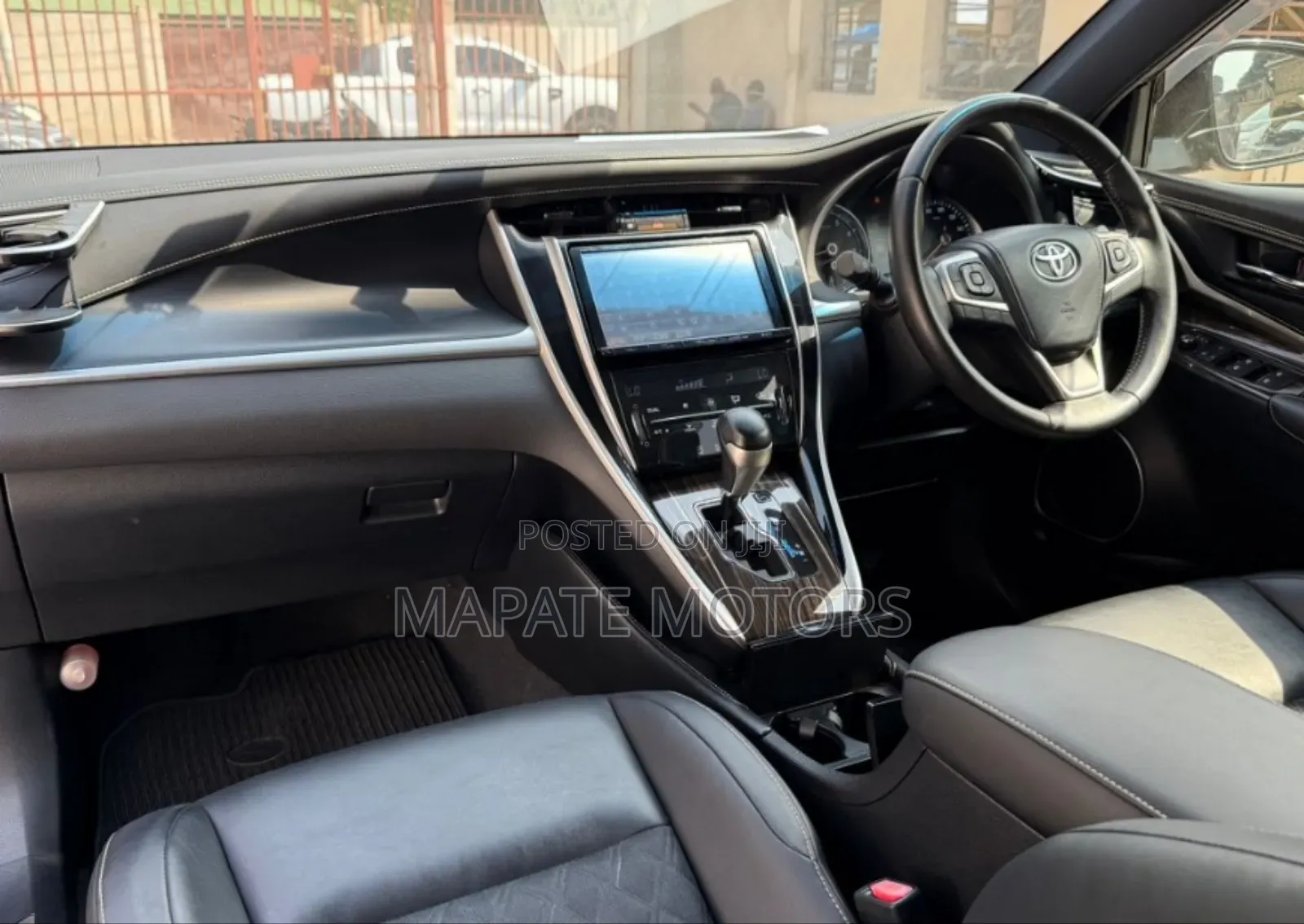 Toyota Harrier 2.0 2015 Black
