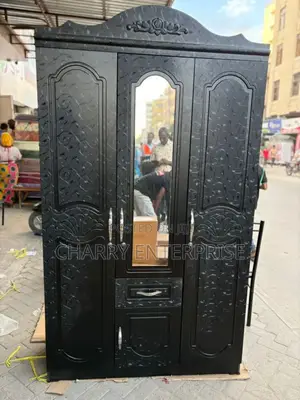 Wanaopenda 3 Doors Wardrobe Ya Kuvutia Hii Apa Kabati Zuri La Nguo
