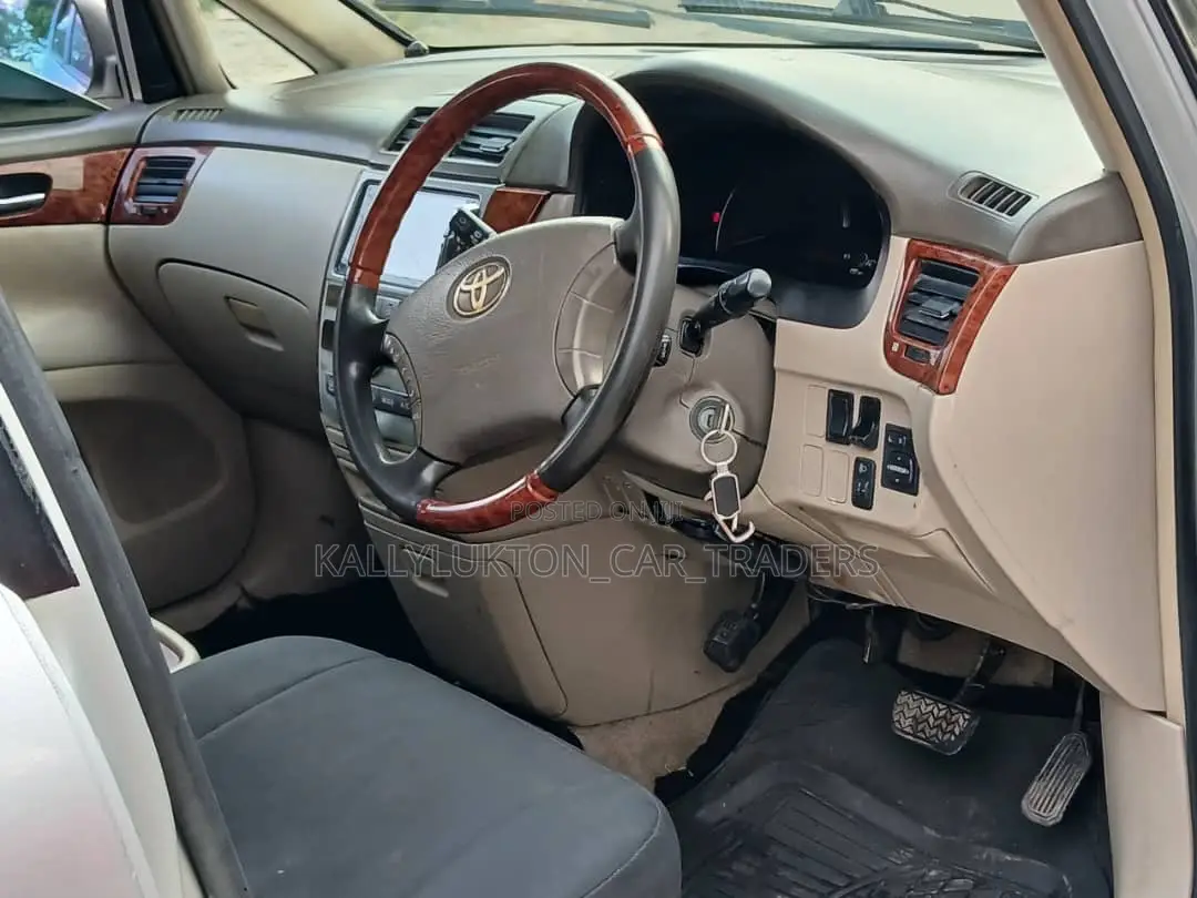 Toyota Ipsum 2004 Silver