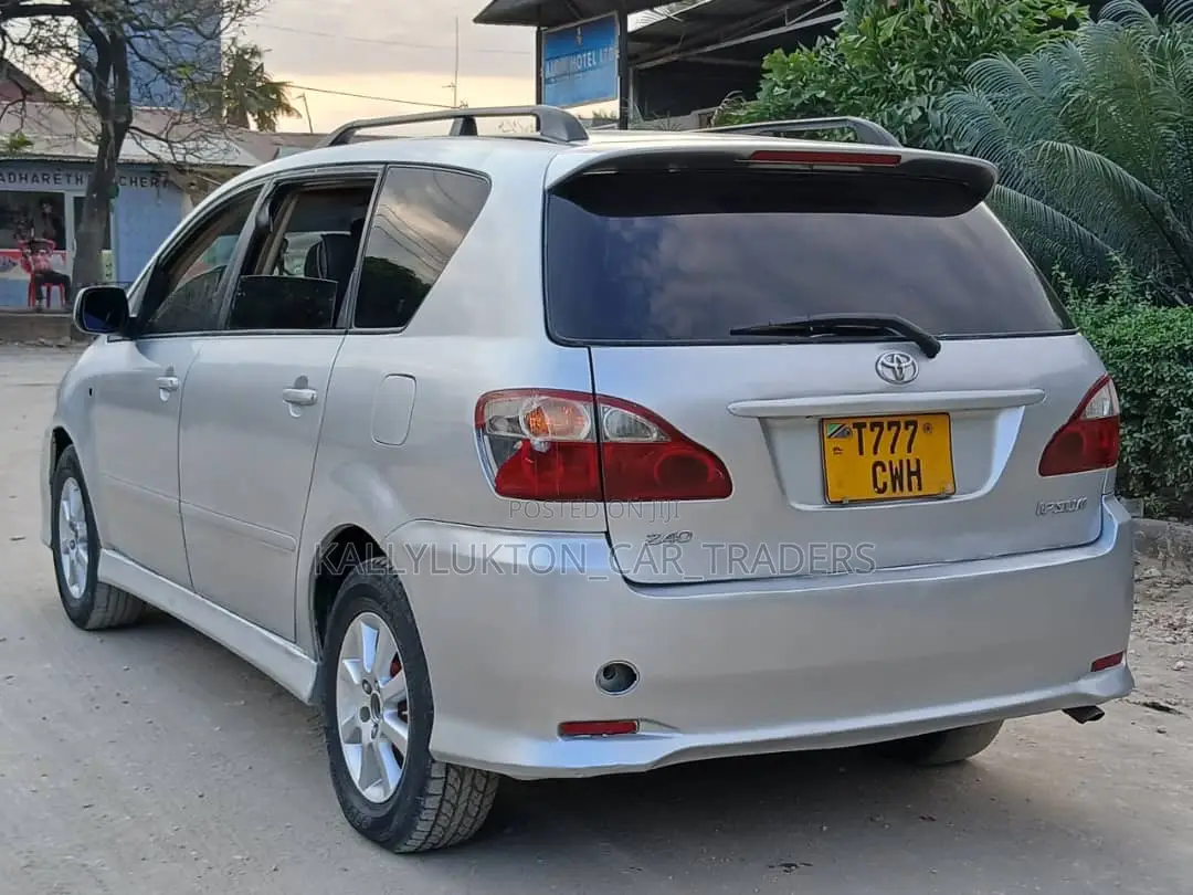 Toyota Ipsum 2004 Silver