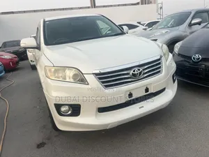 Toyota Vanguard 2011 White