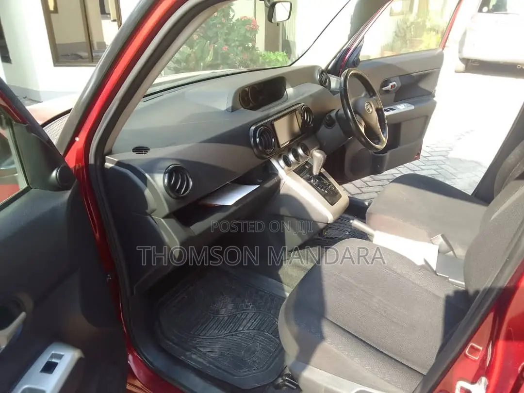Toyota Rumion 1.5 FWD 2021 Red