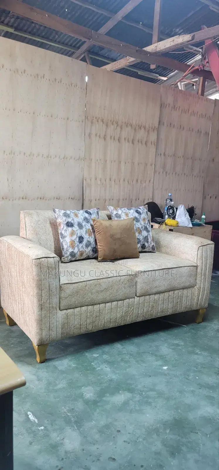 Sofa L Watu Wawii Lina Mito Yake