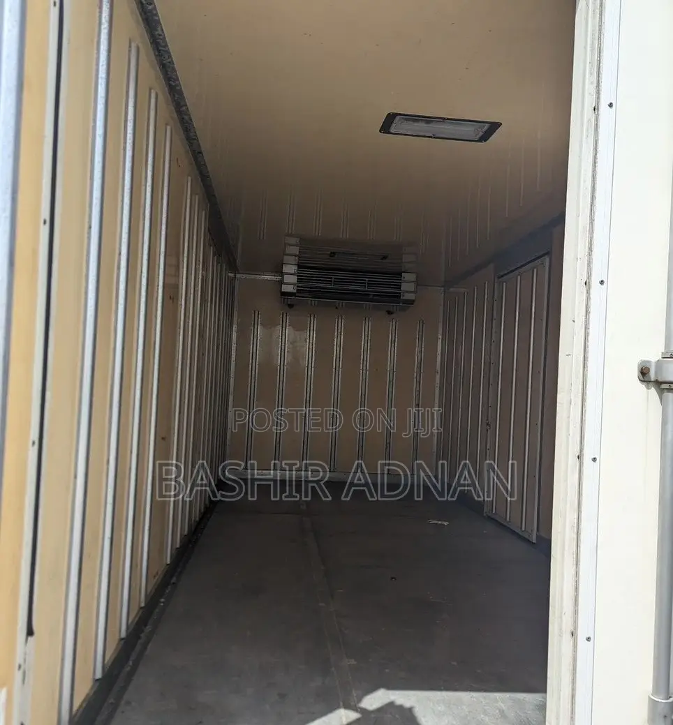 Mitsubishi Canter Custom Refrigerator Tani 3 Tonnes Mpya.