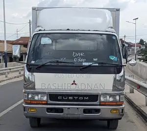 Mitsubishi Canter Custom Refrigerator Tani 3 Tonnes Mpya.