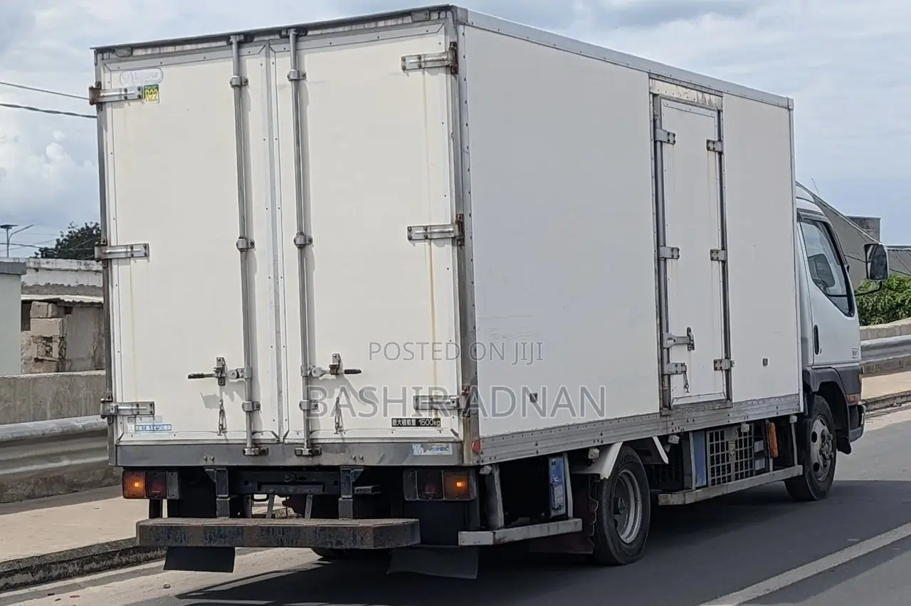 Mitsubishi Canter Custom Refrigerator Tani 3 Tonnes Mpya.