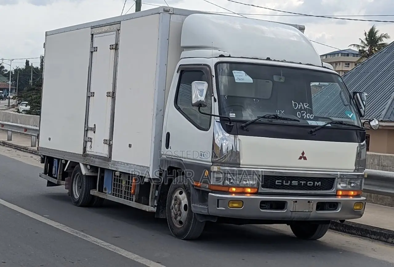 Mitsubishi Canter Custom Refrigerator Tani 3 Tonnes Mpya.