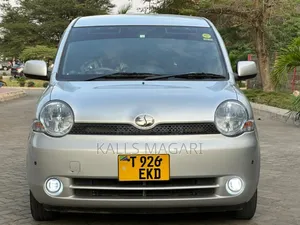 Toyota Sienta 2008 Silver