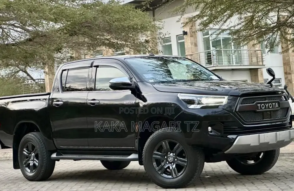 Toyota Hilux 2021 Black
