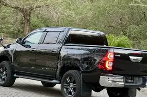 Toyota Hilux 2021 Black