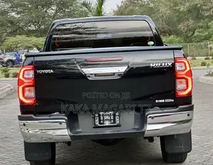 Toyota Hilux 2021 Black