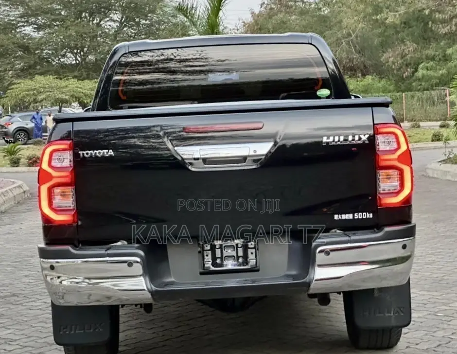 Toyota Hilux 2021 Black