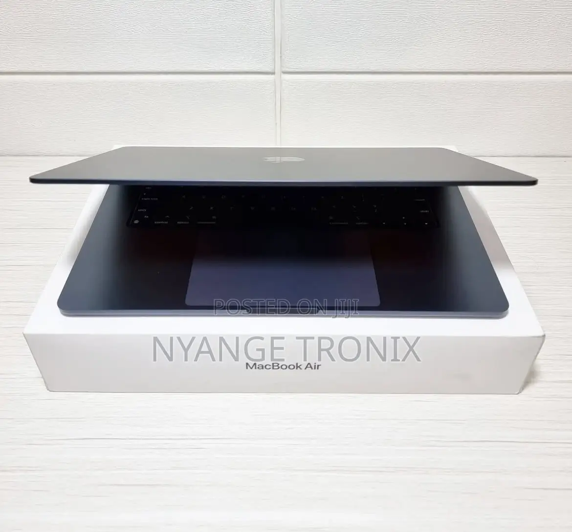New Laptop Apple MacBook Air 2023 M2 8GB Apple M2 SSD 512GB