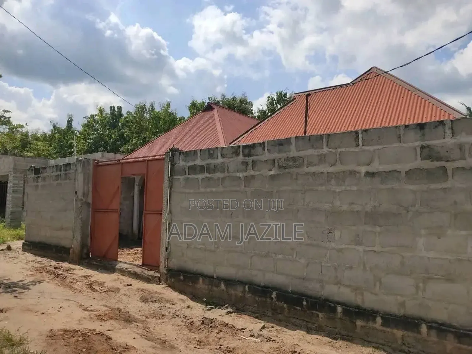 Nyumba Mbili Kwenye Fensi Moja Zinauzwa
