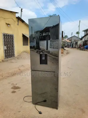Hisense Friji // 300l //
